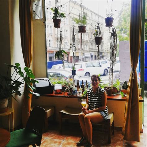 https://www.vanupied.com/wp-content/uploads/prague-vinohrady-lya-beer-cafe.jpg
