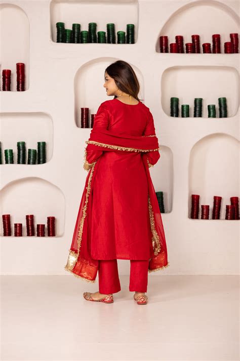 Pehno'Sa Nafeesa Suit Set – OneWe India
