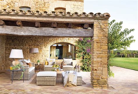 Esta masía del siglo XIX con porche, paredes de piedra y súper vigas de ...