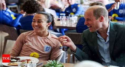 Prince William: WATCH: Prince William pays surprise visit to Lionesses ...