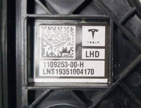 Verkleidung Säule außen links Glas mit Kamera Tesla Modell 1109253 00 ...