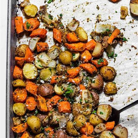 https://www.theendlessmeal.com/wp-content/uploads/2023/02/Roast-Carrots-Onions-and-Potatoes-3.jpg