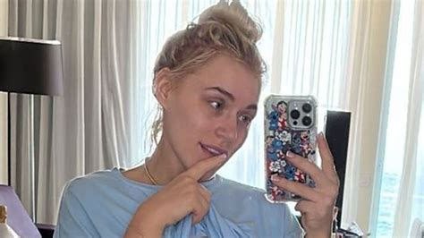 Elle Brooke shows off underboob as stunning OnlyFans star and boxer ...