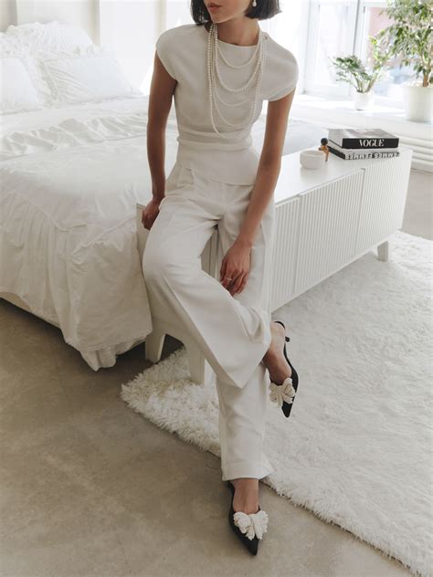 Fitted T-shirt with full-length sleeves :: LICHI - Online fashion store