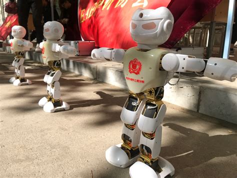 我院EAE科研协会开展机器人校园展示活动