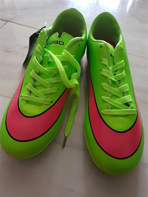 Kobo Astro Turf Imported Indoor Flat Sole Football Shoes (Green/Pink ...