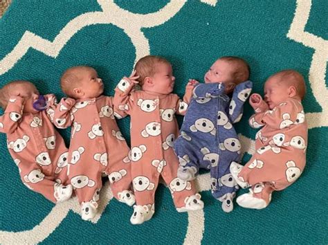 年轻小夫妻猛地生了5胞胎，想用管理公司的方法管理5个娃，然而宝宝们并不买账……最后，还是一群好心人伸出了援手。 | 英国那些事儿