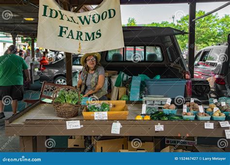 Local Farmer at the Salem Farmers Market Editorial Photography - Image ...