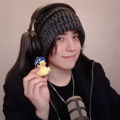 When Was Quackity Born