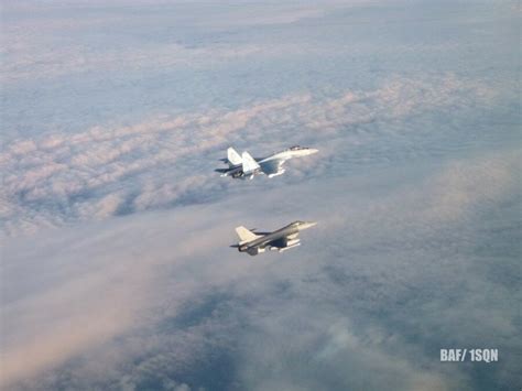 СУ-35 не дал самолёту-разведчик НАТО проникнуть в Крым | Военное дело ...