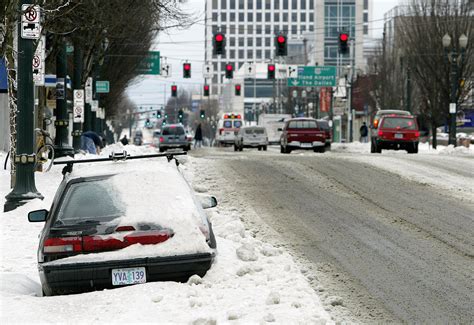 For First Time, Measurable Snowfall Hits Portland, Oregon, in April ...