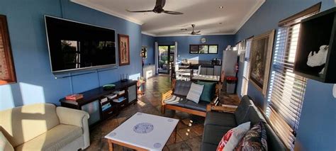 CROOKED TREE COTTAGE (Umhlanga Rocks) - Guesthouse Reviews, Photos ...