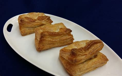 These Are The Best Puffs/Pattice In Pune | WhatsHot Pune