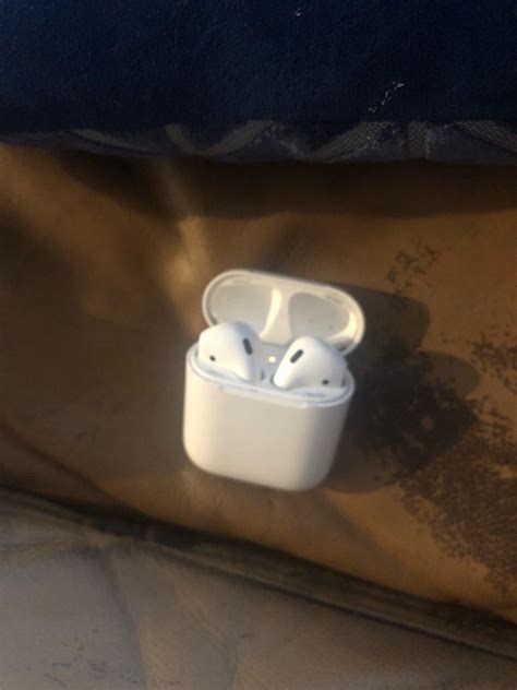 How do I fix this? My AirPods just keep blinking orange I used my ...