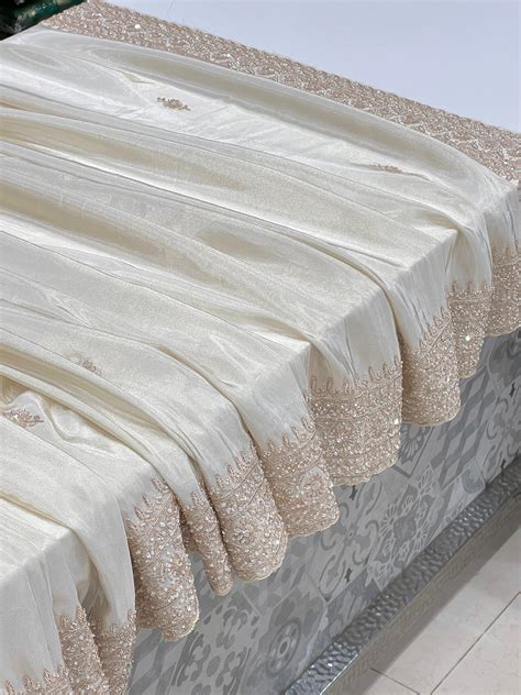 Cremish Kareena Kapoor Inspired Crepe Tissue Embroidery Saree 2.0