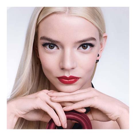 Addict Shine 90% Natural Origin Refillable Lipstick • 418 Beige Oblique