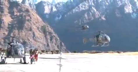 उत्तराखंड के चमोली जिले में हिमस्खलन प्रभावित सीमा सडक संगठन के शिविर ...