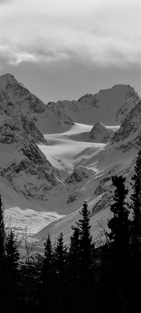 Black and White Mountain Wallpaper