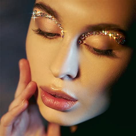 Here's How to Use Rhinestones & Pearls to Up Your Makeup Game – Faces ...
