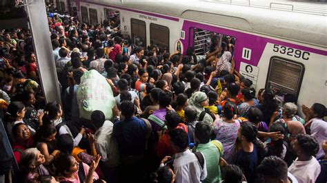 Mumbai Local Train News 的图像结果