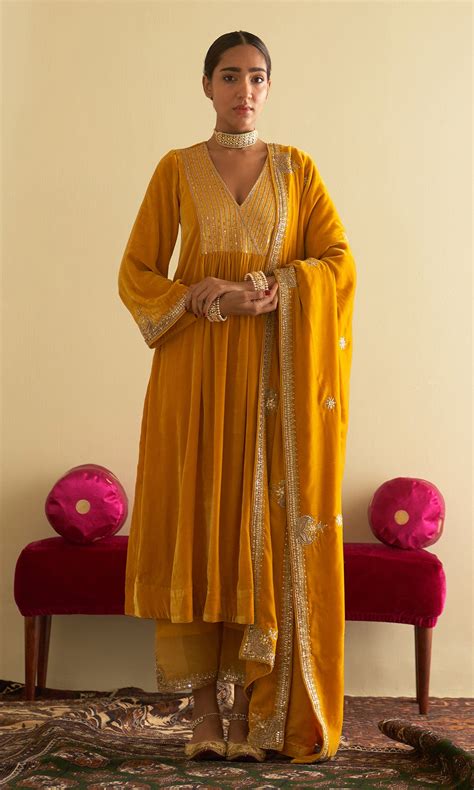 Drzya by Ridhi Suri | Buy Sufiya Velvet Embroidered Straight kurta sets ...
