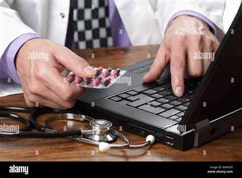 Doctor Using Computer 的图像结果
