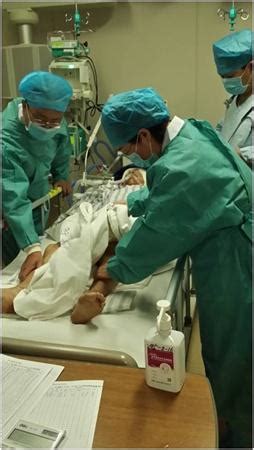 救援医疗队员在天津：我们的训条是永不放弃 - 爱爱医医学网