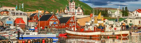 Iceland Weather in April 2026: Cold, Damp; Places to Go