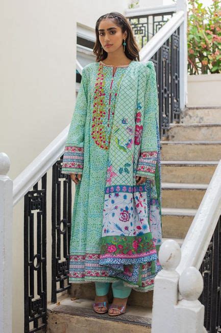 Green Printed Lawn Pakistani Suit Set With Embroidery – Stilento