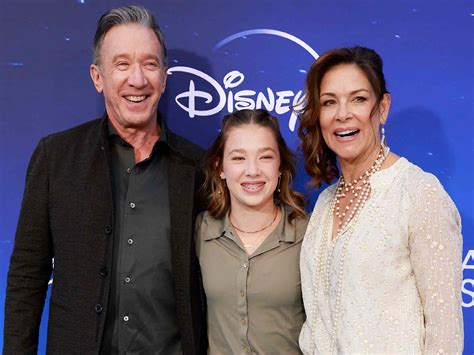 Tim Allen's Daughter Elizabeth Ribs About 'Santa Clauses' Set Habits ...