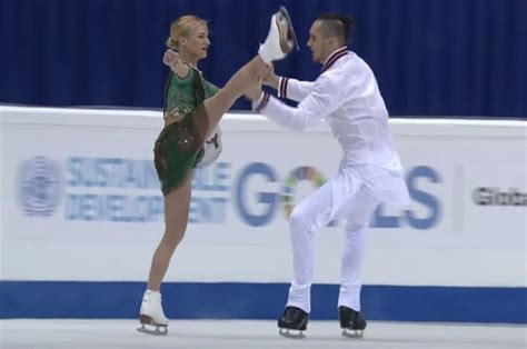 This Figure Skating Performance On "Nagada Sang Dhol" Will Give You Life