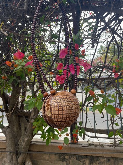 Criss-Cross Carved Coconut Mini – NO BORDERS SHOP