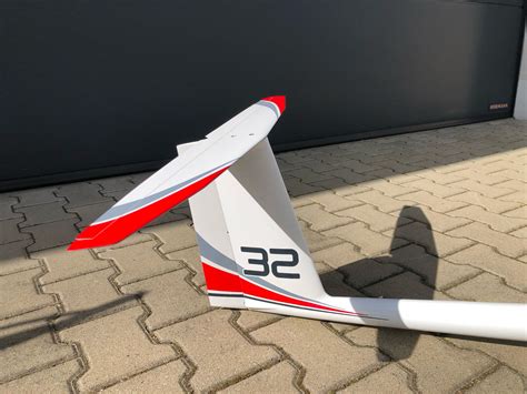 ASG 32 4,44m lackiert mit rotem Design & grauer Unterseite | Scale ...