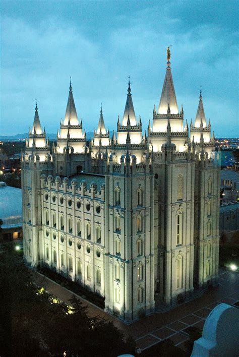Salt Lake Temple | Lds temple locations, South temple, Salt lake temple ...