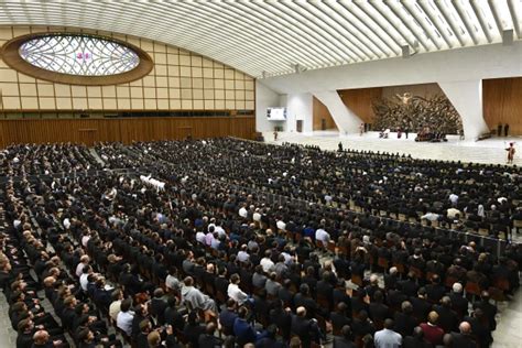 Pope Francis warns seminarians that the vice of pornography ‘weakens ...