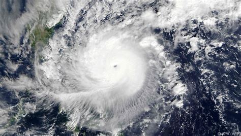 Taifun Nock-Ten wütet auf den Philippinen - UnserTirol24