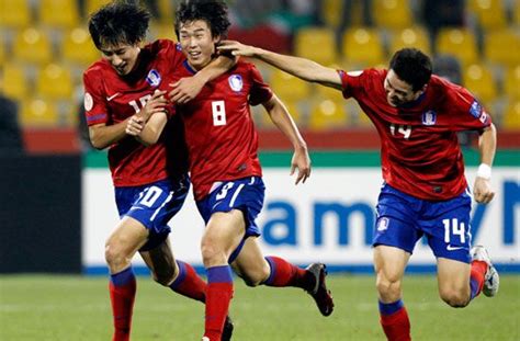 图文-[亚洲杯]韩国VS伊朗 韩国球员庆祝进球_国内足球-亚洲各队_新浪竞技风暴_新浪网