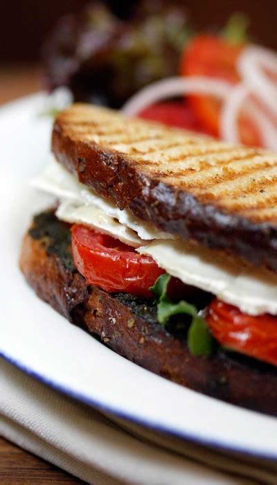23 Of Mumbai's Most Iconic Sandwiches For Different Budgets