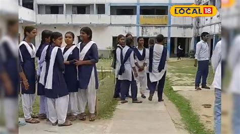 জীবন বিজ্ঞানের শিক্ষিকা দীর্ঘদিন স্কুলে না আসায় সাদা খাতা জমা দিয়ে ...