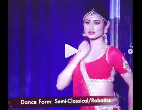 Mouni Roy Dance Moves on International Dance Day - lifeberrys.com