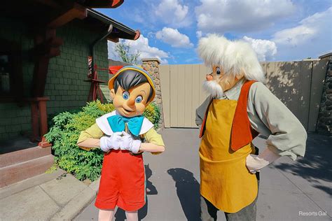 Character Spotlight: Pinocchio from 'Pinocchio' at Disney World ...