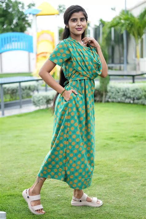 Zipless maternity wear feeding with shawl - 49 Inches – LARA CLOTHING