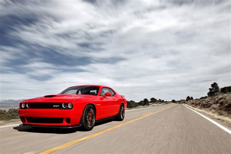 Dodge Challenger SRT Hellcat (2016) - pictures & information