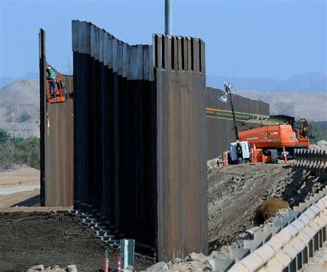 Trump Administration Pursuing Goal of 450 Miles of Border Wall ...