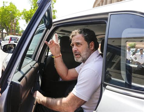 Rahul Gandhi meets Punjab Congress MPs protesting over farmers' issue