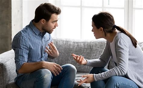 Emotional Addiction: खुशहाल रिश्तों में आग लगा देता है ये एडिक्शन, रहती ...