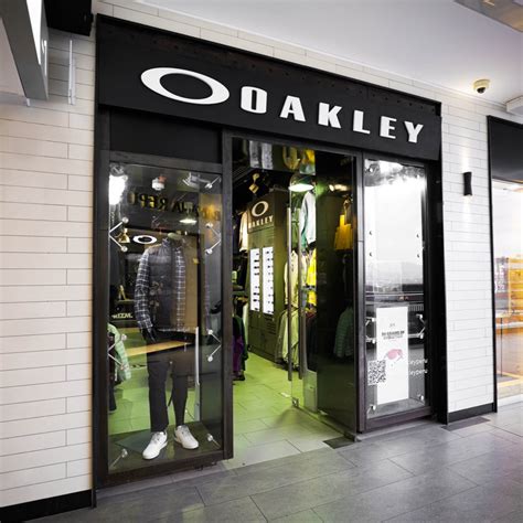 ibiza espanha o que tem loja da Oakley