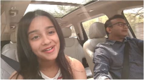 Father-daughter duo sets the mehfil with Mohammed Rafi song while on a ...