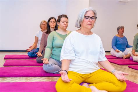 Understanding the Mind-Body Connection in Therapeutic Yoga - Mind Body ...