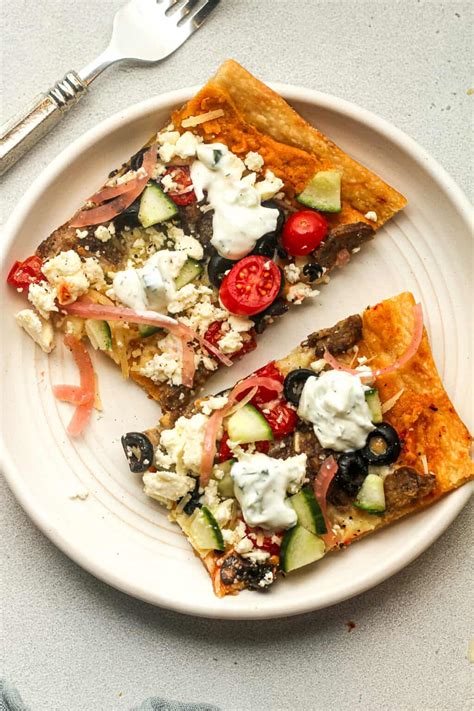 Gyro Pizza on Flatbread - SueBee Homemaker